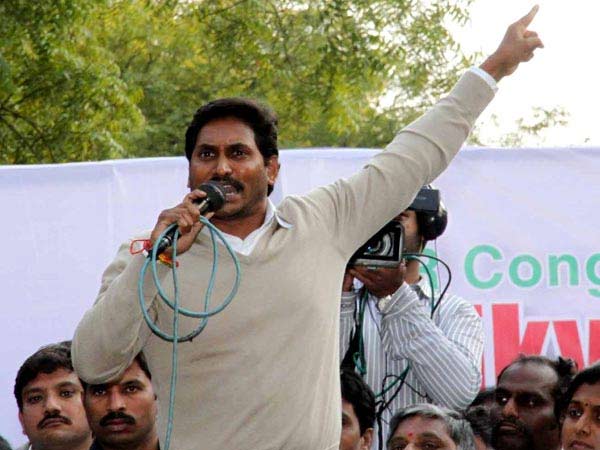 save democracy,save ysrcp,delhi,jagan tour,chandrababu,tdp aakarsh,ys jagan  సేవ్‌ డెమొక్రసీ కాదు.. సేవ్‌ వైకాపా! 
